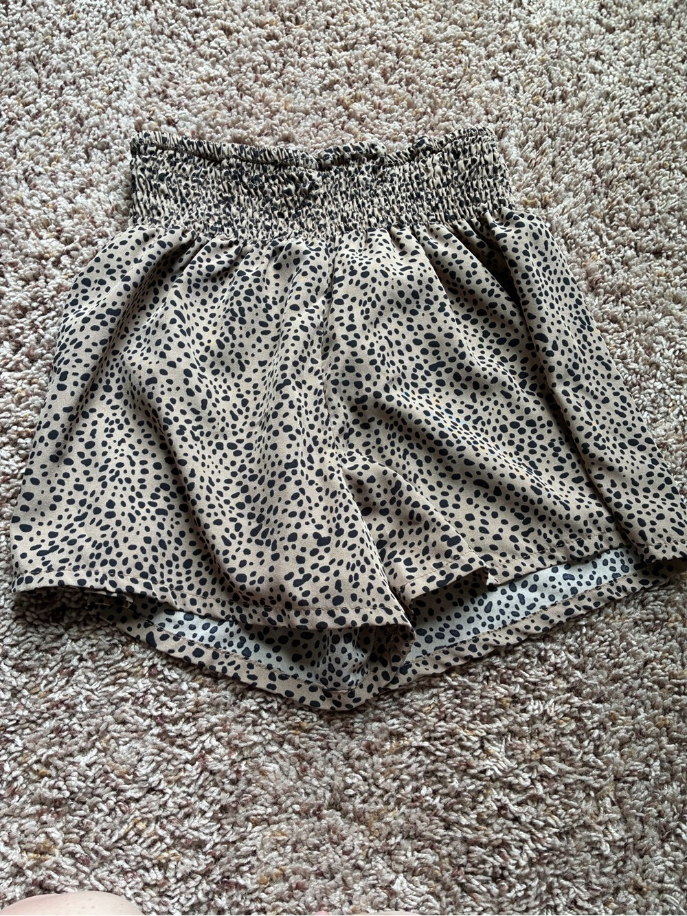 SHEIN Beige and Black Smocked Waist Mini Skirt